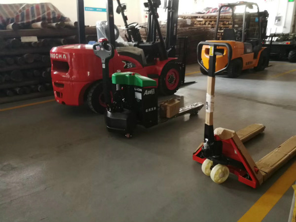 怎么操作叉車才安全？這些危險要規(guī)避！