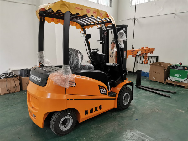 【叉車保養(yǎng)小知識(shí)】叉車電池怎樣加水才正確？